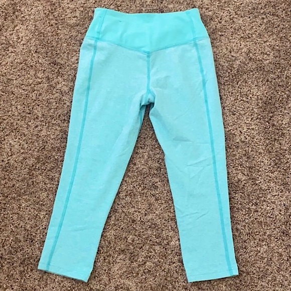 🔥EUC NIKE BEAUTIFUL SPRING TEAL COLOR SUPER CUTE DRI-FIT CAPRI’S SWOOSH SIGN 🔝 - Picture 3 of 6